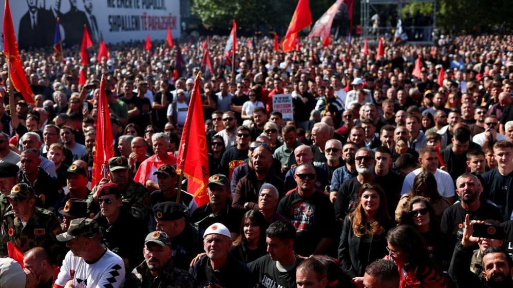 Supporters of Thaci have gathered to hear the judgment, there are many red flags in the large crowd