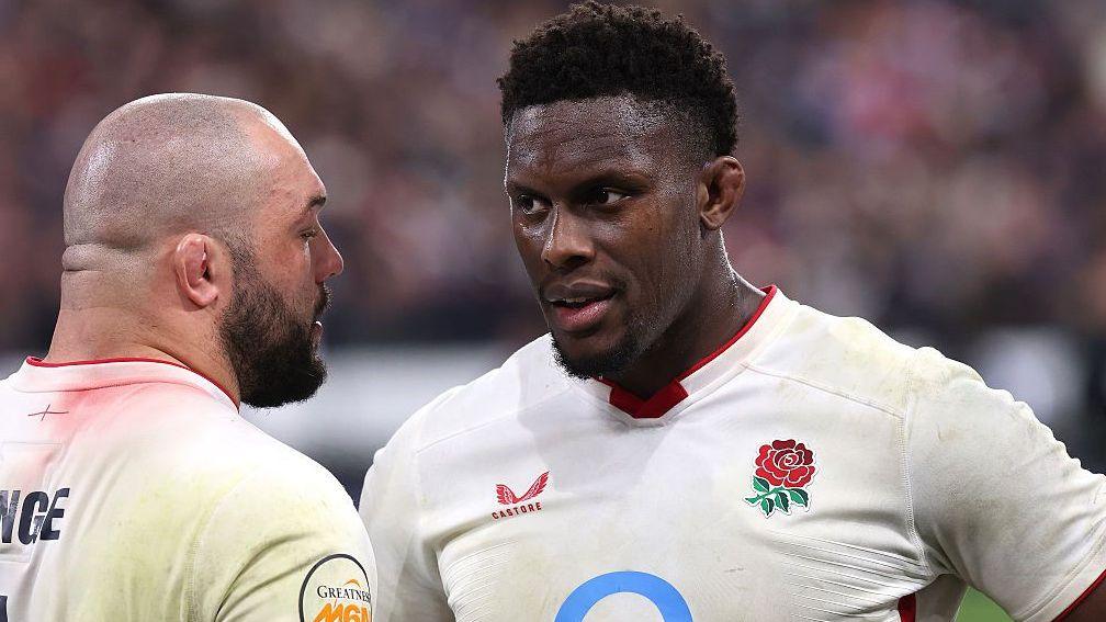 Maro Itoje  with Ellis Genge at the Stade de France