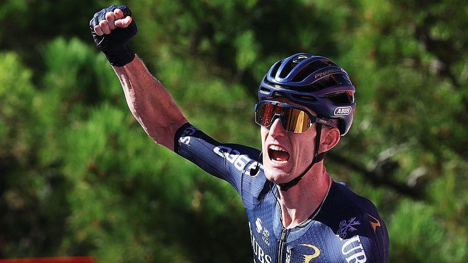 Eddie Dunbar celebrates winning stage 19 of the Vuelta a Espana in 2026