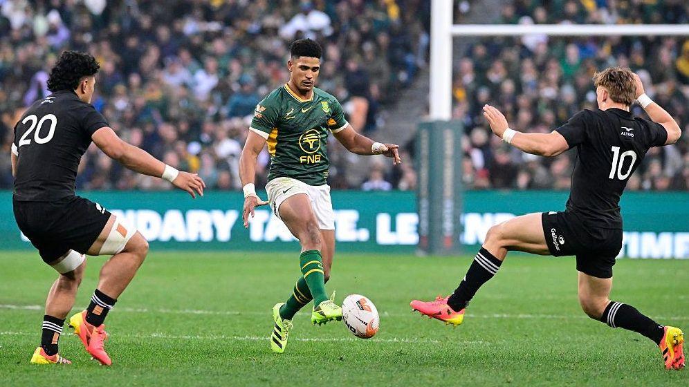 Sacha Feinberg-Mngomezulu kicking the ball