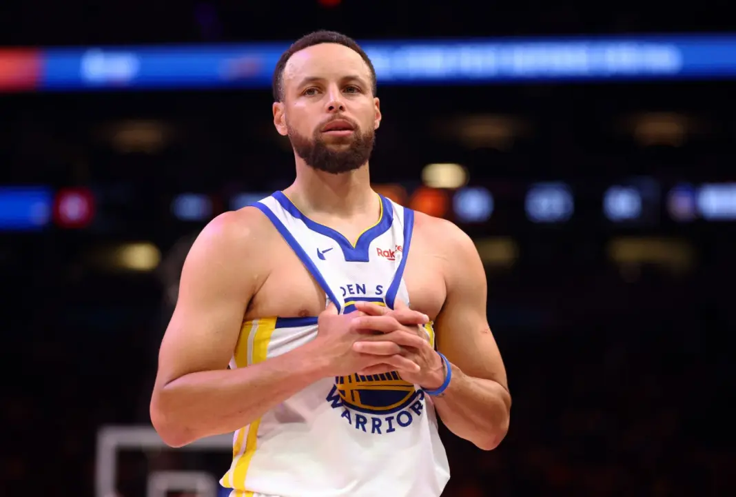 “Dude Only Cares About Money”: NBA World Reacts as Steph Curry Agrees to Massive $117M Extension With Warriors “Dude Only Cares About Money”: NBA World Reacts as Steph Curry Agrees to Massive $117M Extension With Warriors