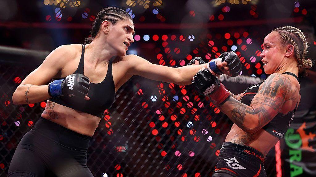 Aline Pereira fighting Jade Masson-Wong in an MMA fight