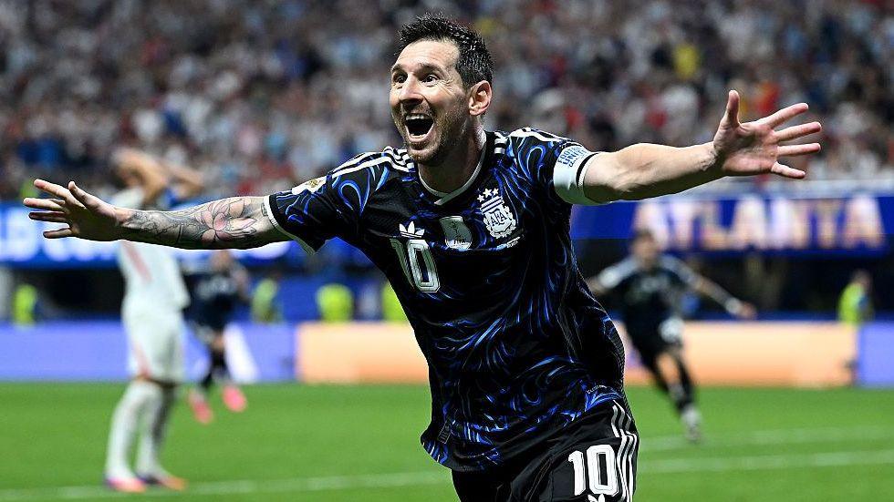 Lionel Messi celebrating