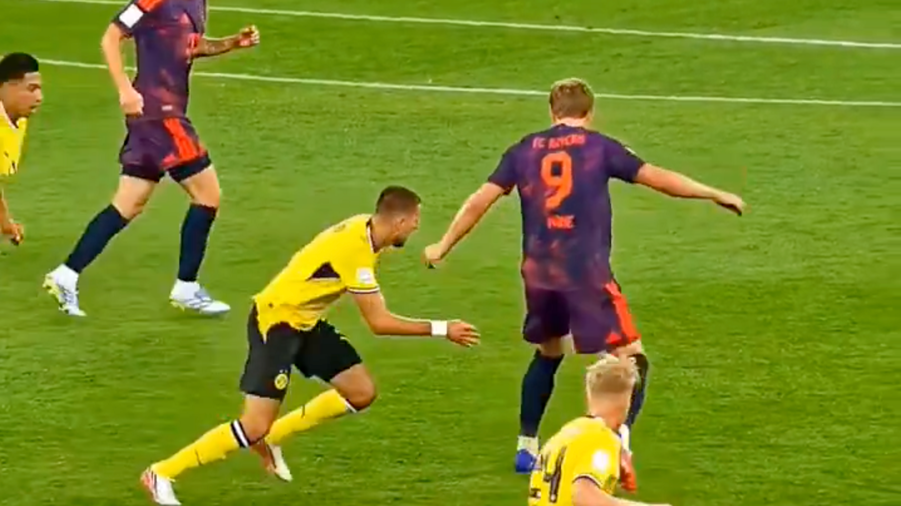 A play-by-play photo gallery of Harry Kane's impressive dribble from in his own half against Borussia Dortmund in this season's Super Cup win