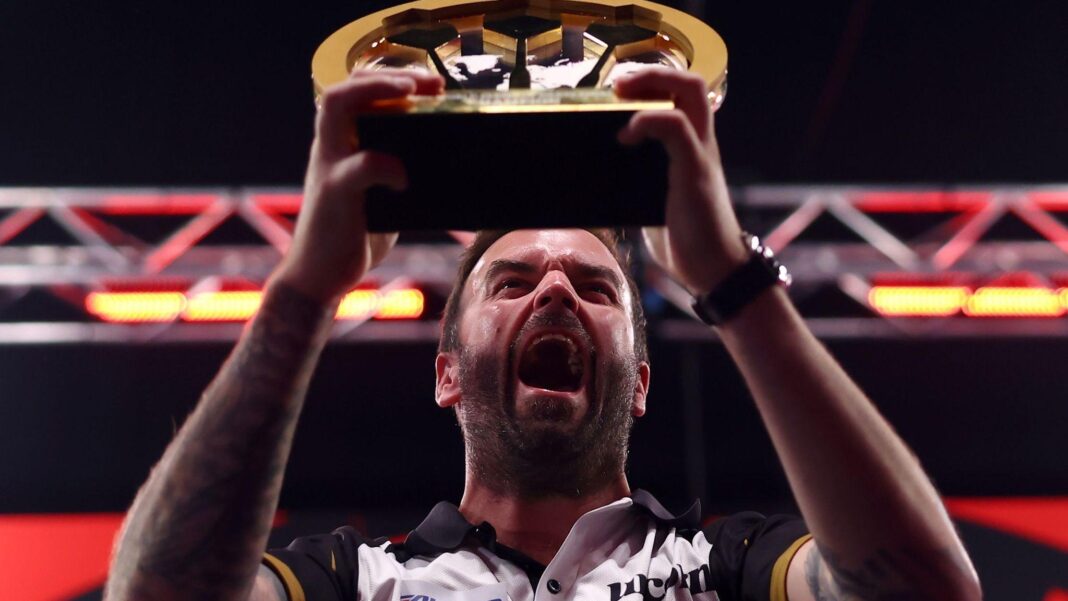 Ross Smith lifts the World Series of Darts Finals trophy