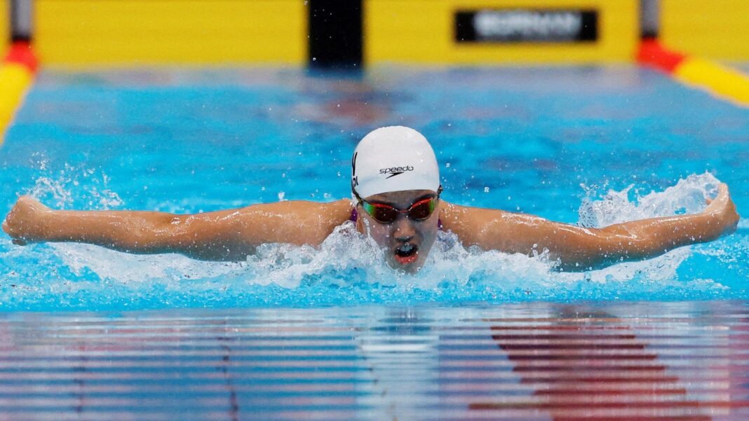Yu Zidi swimming during the women's 200m Individual Medley Final