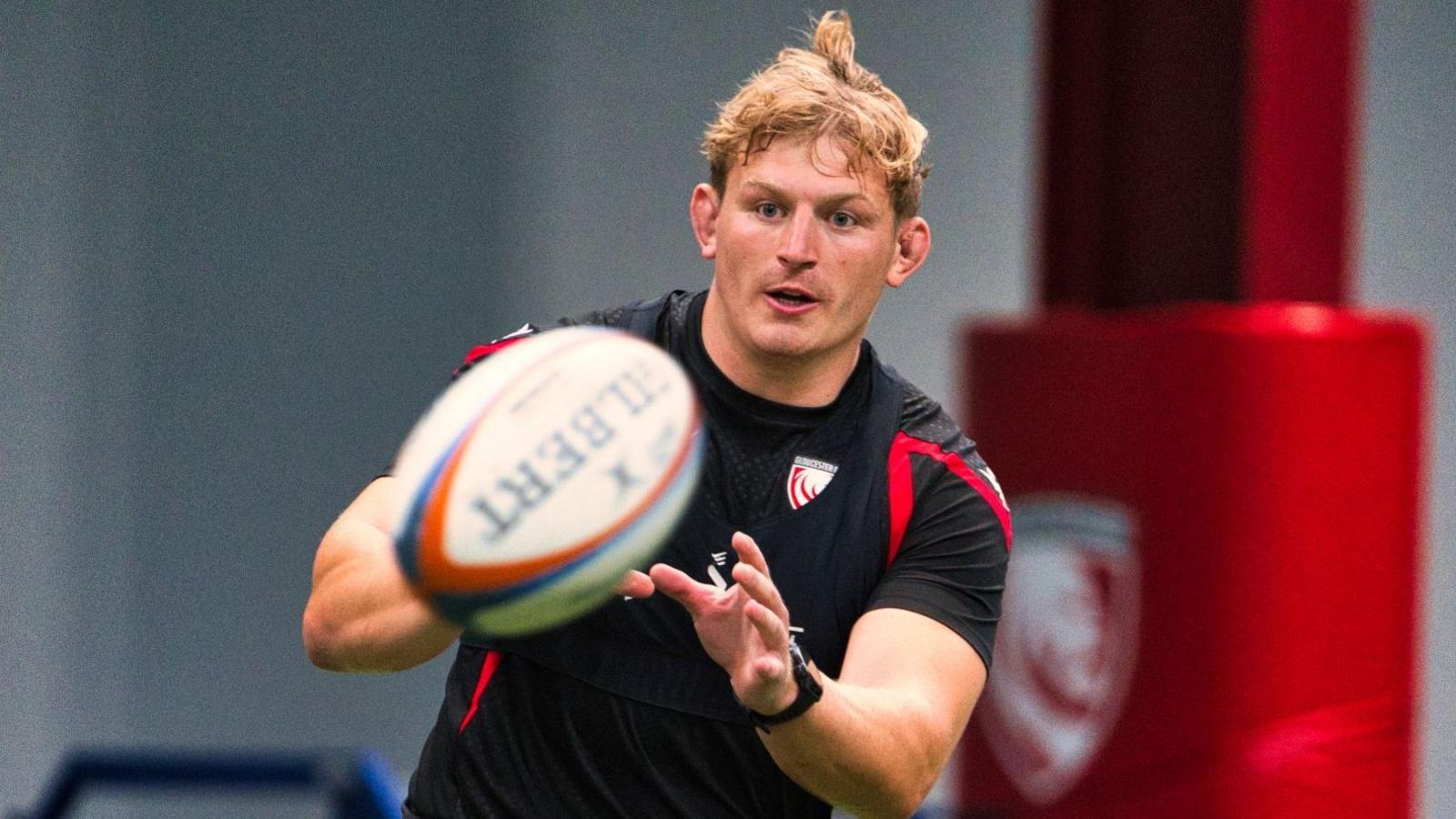 Jac Morgan catching a rugby ball