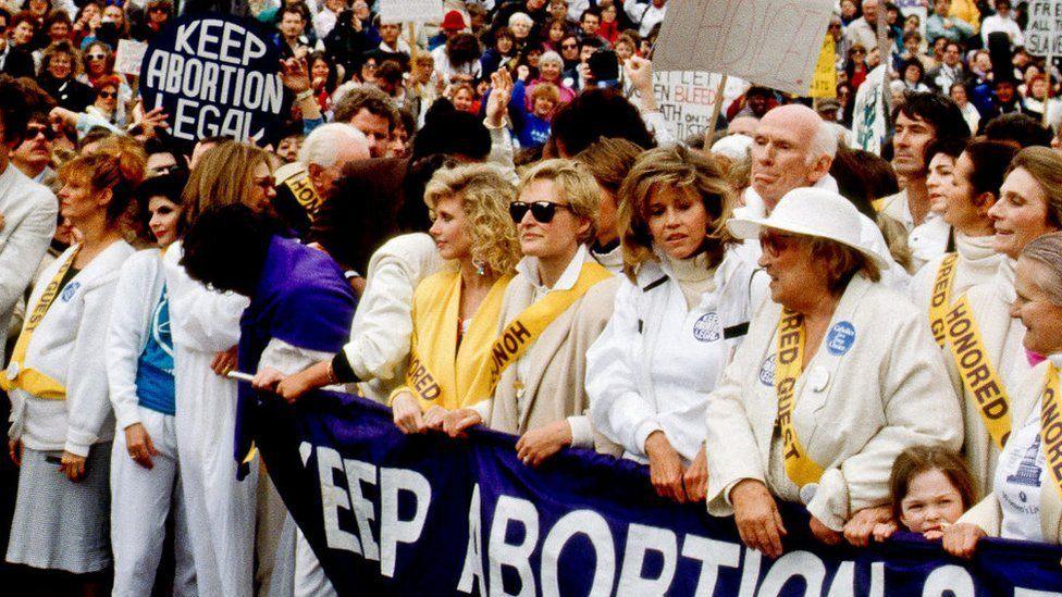 Many people at an abortion rights march