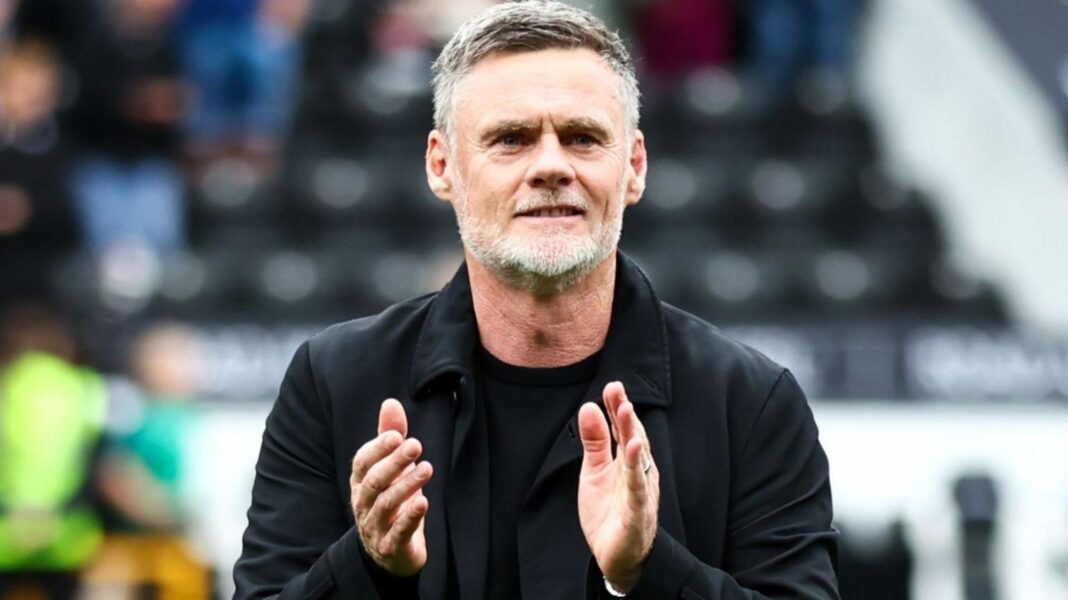 Bradford ‘reluctantly’ let Preston talk to Alexander Graham Alexander applauds the Bradford fans after a win at Notts County