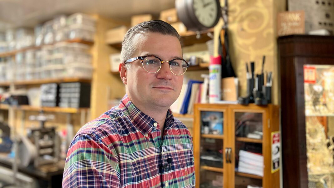 Prolific shoplifters behind more than 28,000 offences, BBC finds Man with glasses standing in a jewellery workshop. He is a wearing a green, red and purple plaid shirt.