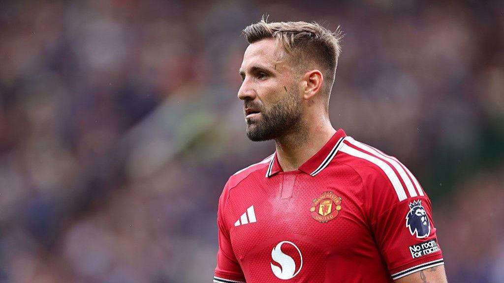 A head and shoulders photo of Manchester United left-back Luke Shaw during a game