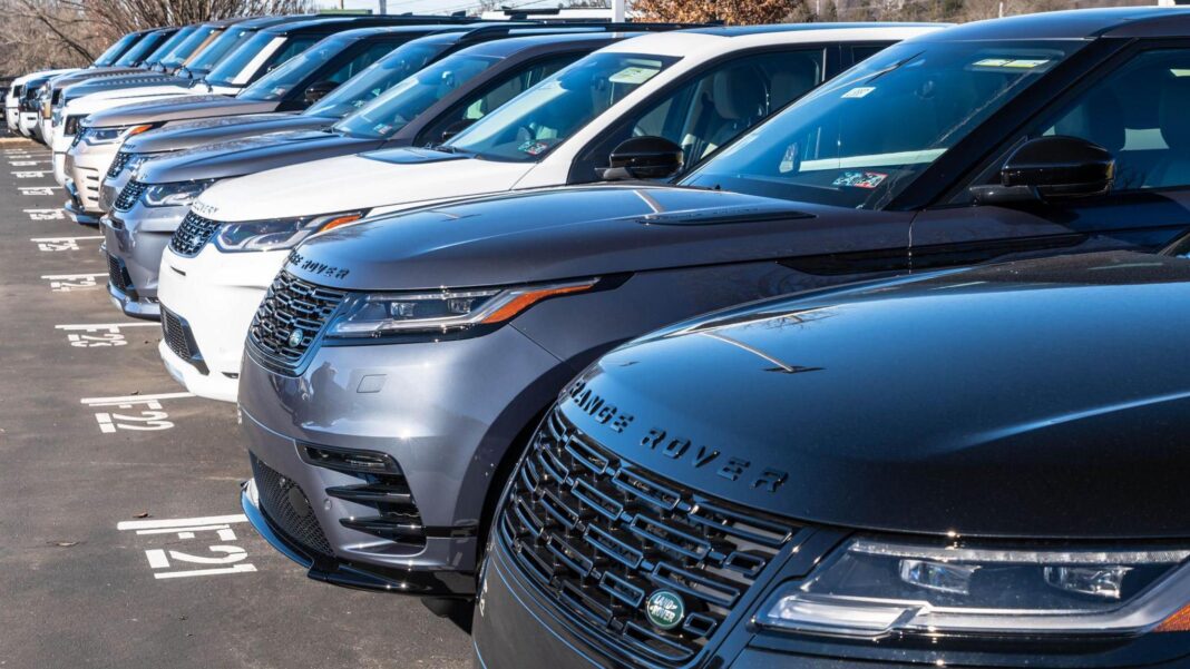 Jaguar Land Rover to cut 4,000 jobs over next two years A line of Range Rover cars in a dealership car park
