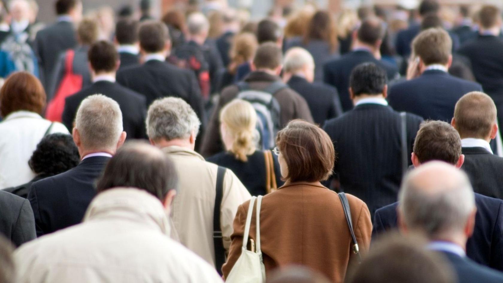 Crowds of people in suits walking to work
