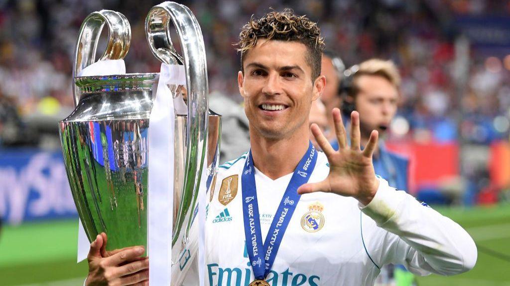 Cristiano Ronaldo celebrates