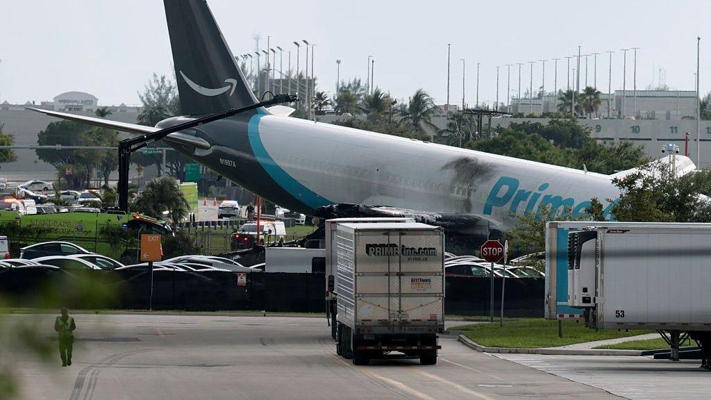 The plane sitting at a crooked angle to the ground