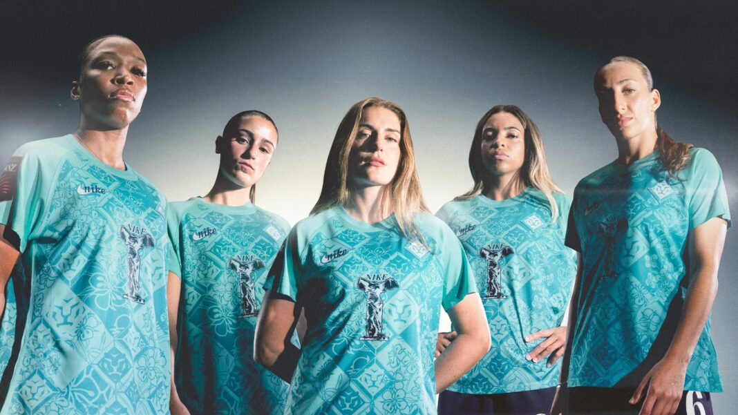 London City shirt deal biggest in women’s game & beats some in Premier League – Kang London City players pose in Nike shirt