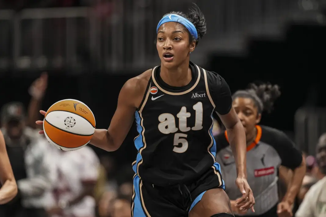Angel Reese Drops 1-Word Response to Fan’s Wild “Wendell Carter Jr. Not Hitting That Right” Jab After Courtside Moment Goes Viral Angel Reese Drops 1-Word Response to Fan’s Wild “Wendell Carter Jr. Not Hitting That Right” Jab After Courtside Moment Goes Viral