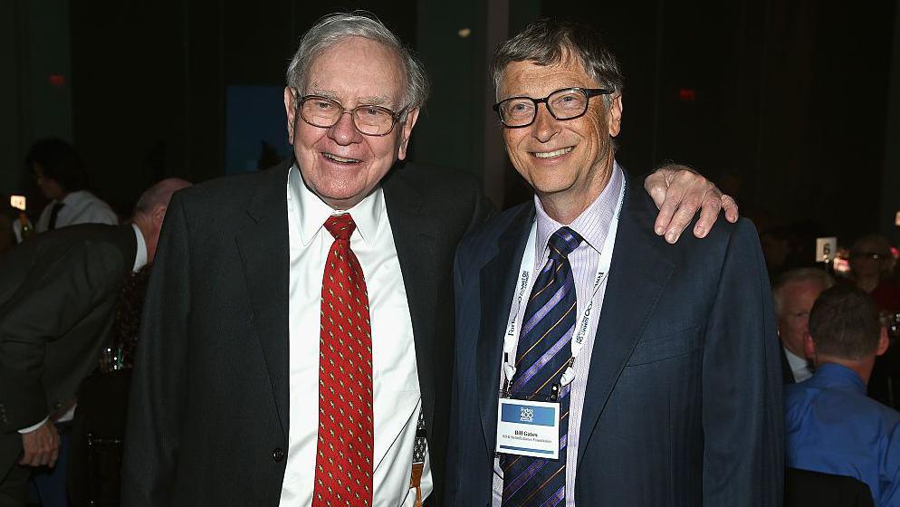 Warren Buffett and Bill Gates attend the Forbes' 2015 Philanthropy Summit Awards Dinner on June 3, 2015 in New York City