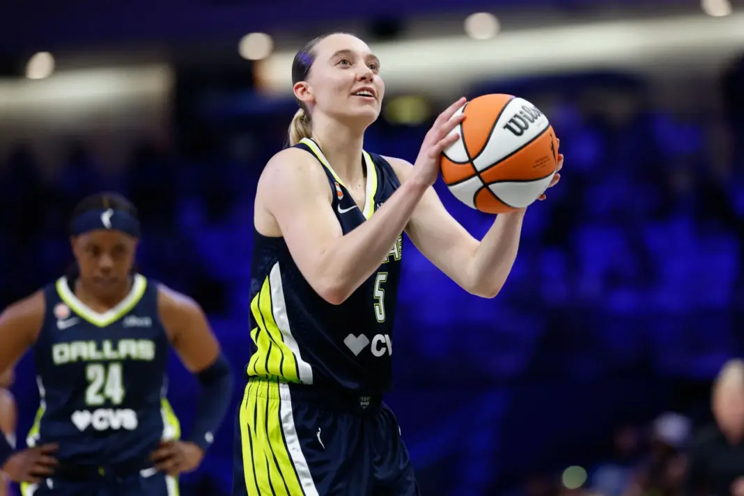“Poor girl was probably overstimulated”, “She’s strict as hell” – Paige Bueckers Sets WNBA Fans Off With Fiery “Shut Up” Retort Aimed At Sparks Bench “Poor girl was probably overstimulated”, “She’s strict as hell” – Paige Bueckers Sets WNBA Fans Off With Fiery “Shut Up” Retort Aimed At Sparks Bench