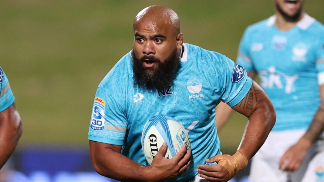 Scarlets release new prop Apoua after torn Achilles Chris Apoua carries the ball under his right arm for Moana Pasifika