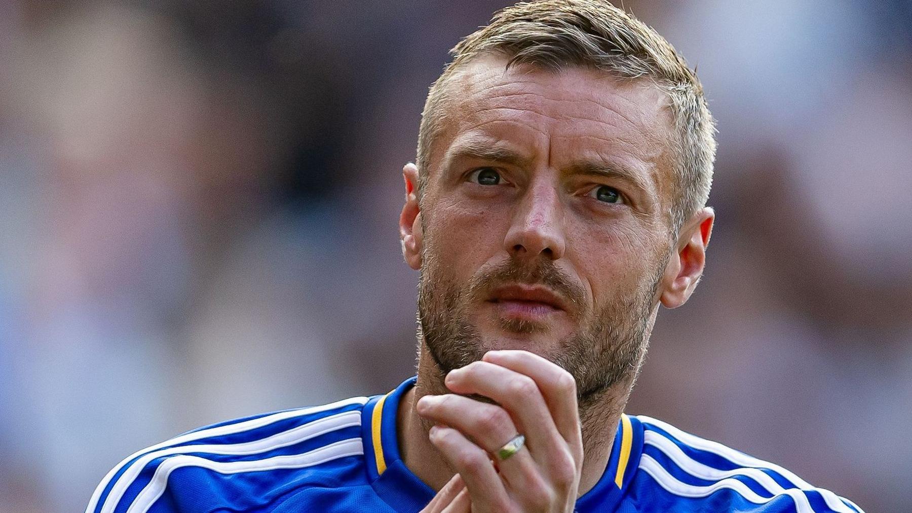 Jamie Vardy claps his hands