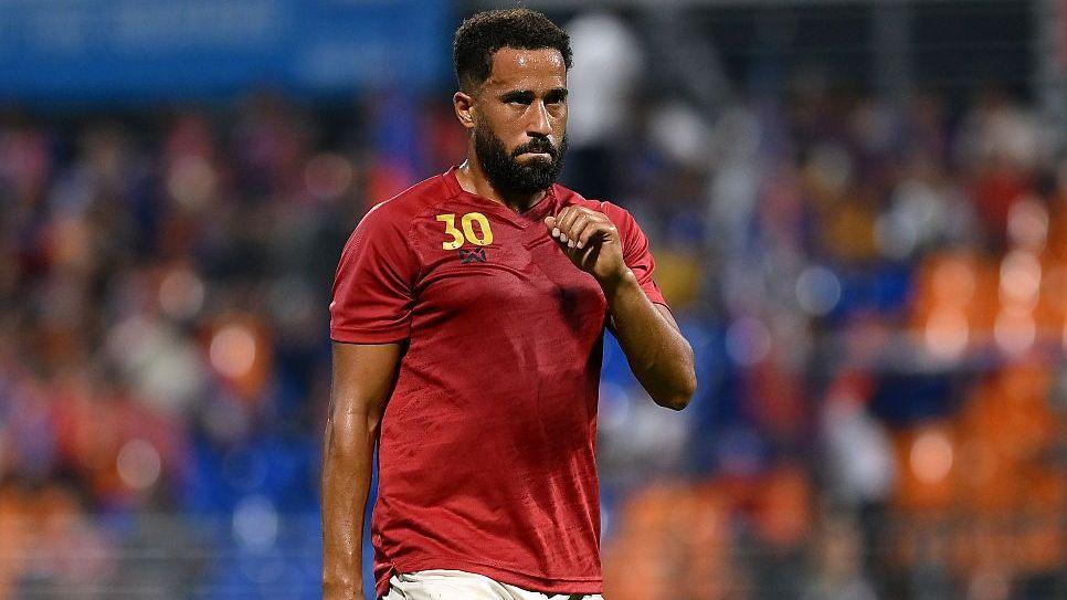 Andros Townsend of Kanchanaburi Power FC looks on prior to the Thai League 1 match between Port FC and Kanchanaburi Power FC at PAT Stadium