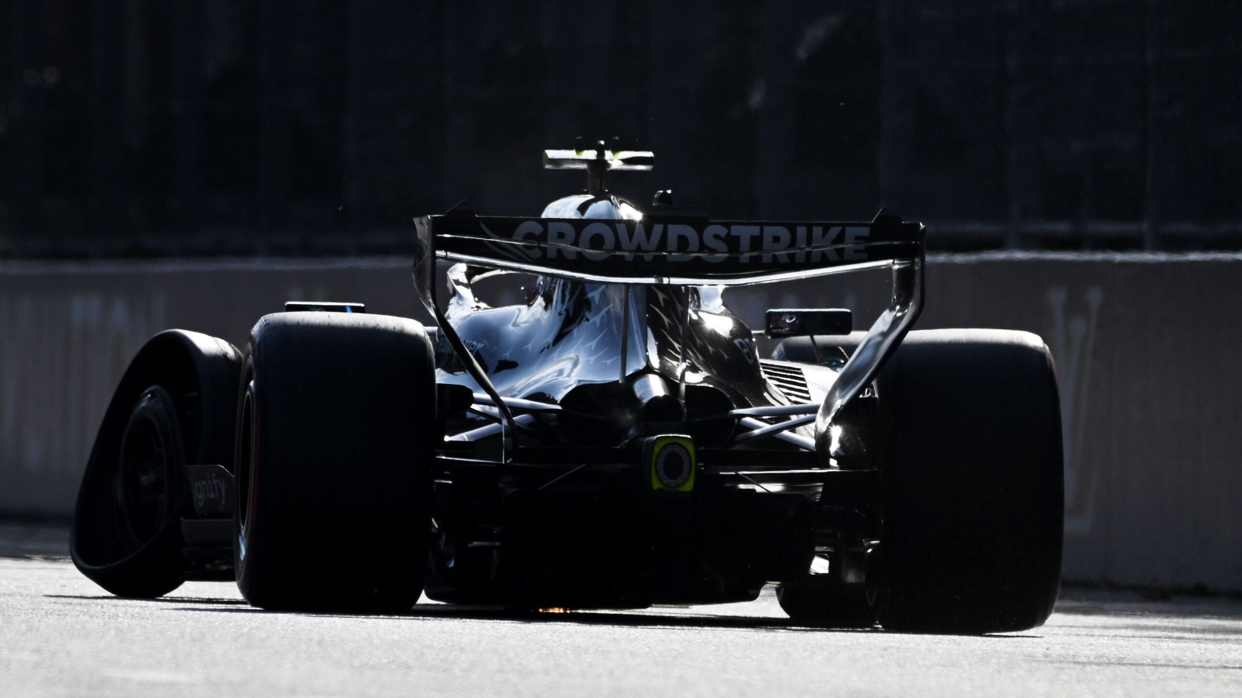 A rear view of Kimi Antonelli's damaged front-left wheel after he hit the wall in Azerbaijan Grand Prix qualifying