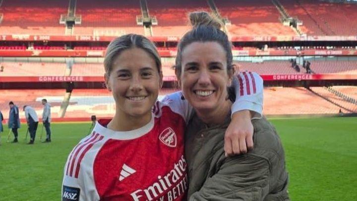 Cooney-Cross with her mum Jess at the Emirates Stardium