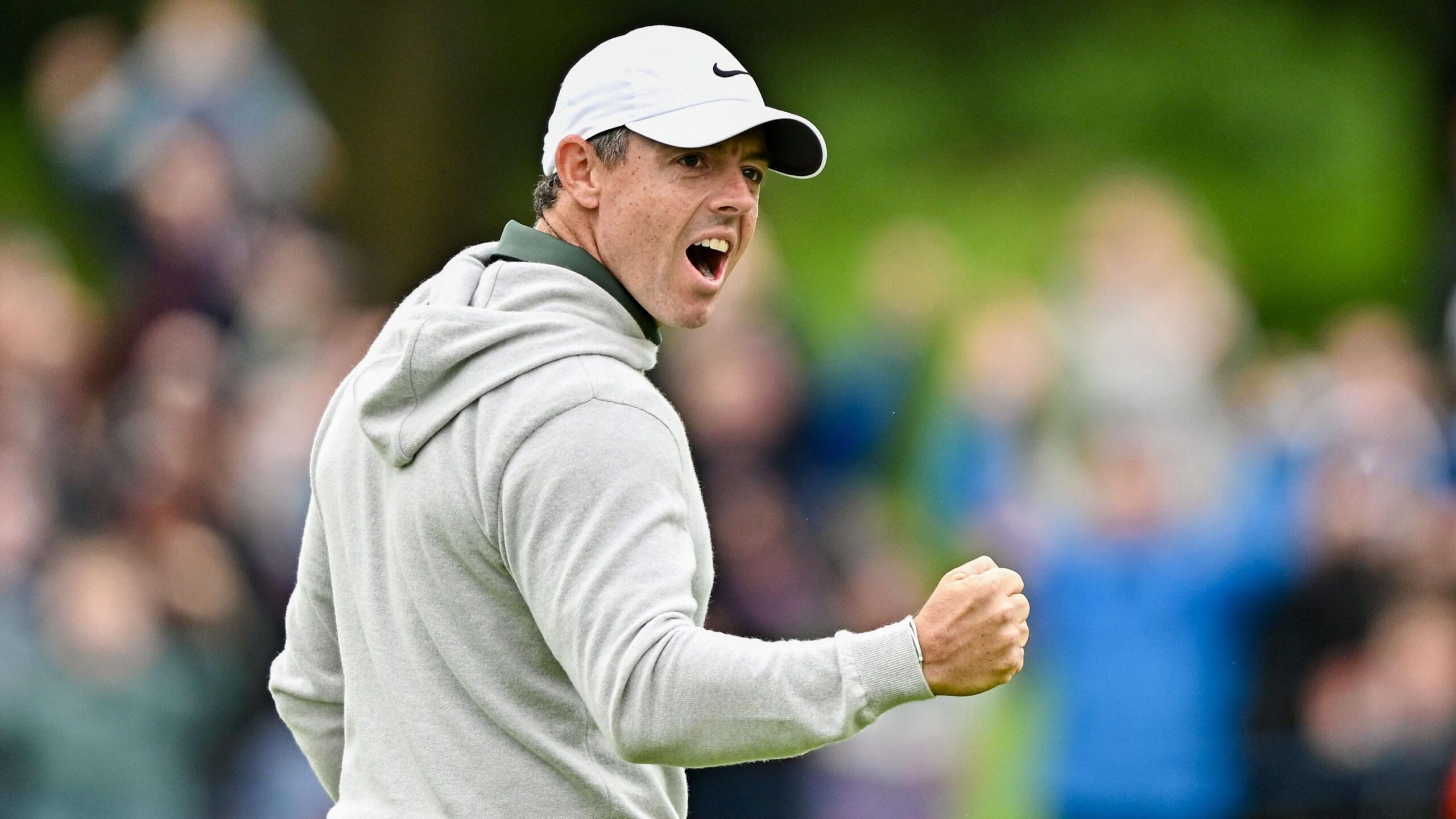Rory McIlroy celebrates holing his eagle putt at last year's Irish Open