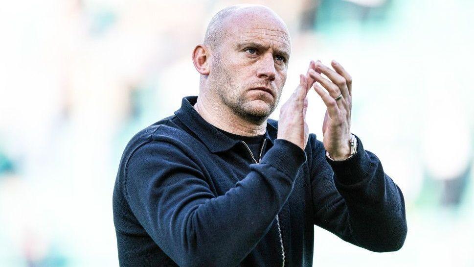 Ex Hibernian manager David Gray claps the supporters