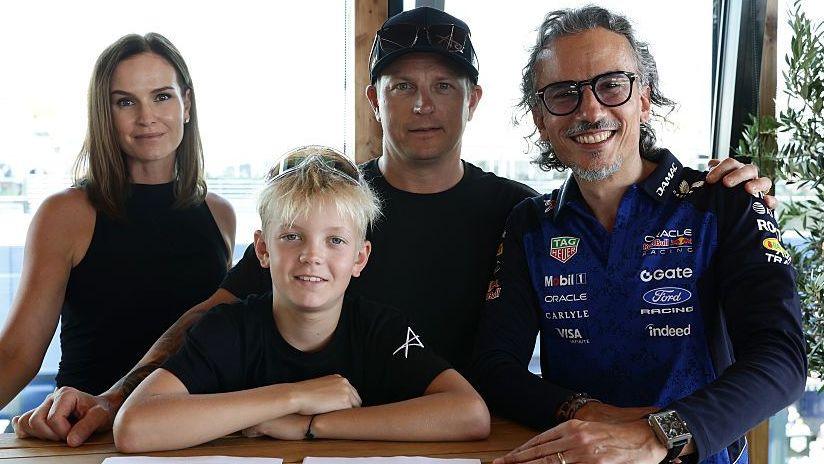 Minttu Raikkonen, Robin Raikkonen, Kimi Raikkonen and Laurent Mekies pose for a photo after Robin signs for the Red Bull junior team in September 2026