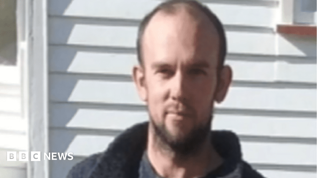 NZ apologises to children forced to live in bush for years with fugitive dad NZ apologises to children forced to live in bush for years with fugitive dad