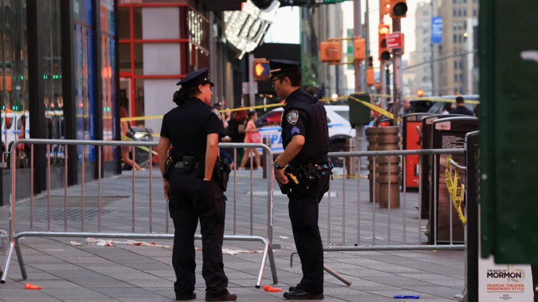 Woman killed in Times Square stabbing, suspect shot dead by police Woman killed in Times Square stabbing, suspect shot dead by police