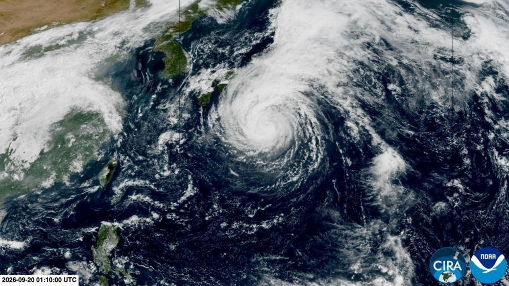 Map showing Typhoon Dujuan approaching Japan