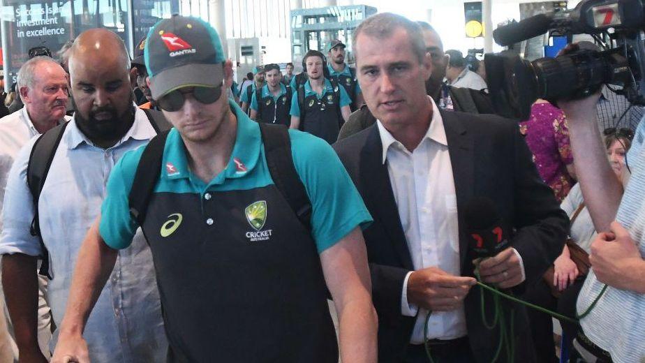 Steve Smith is confronted by media before returning home from Australia's tour of South Africa in 2018