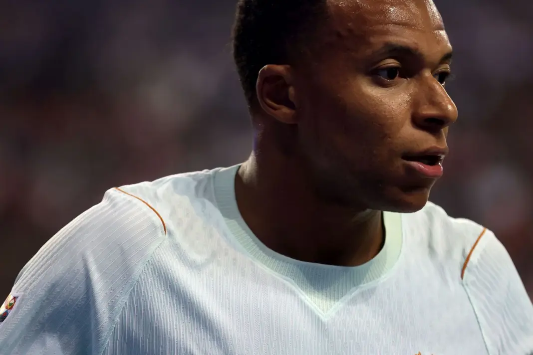 Kylian Mbappe left devastated as he leaves pitch after picking up knock in France vs Turkey UEFA Nations League clash Kylian Mbappe left devastated as he leaves pitch after picking up knock in France vs Turkey UEFA Nations League clash