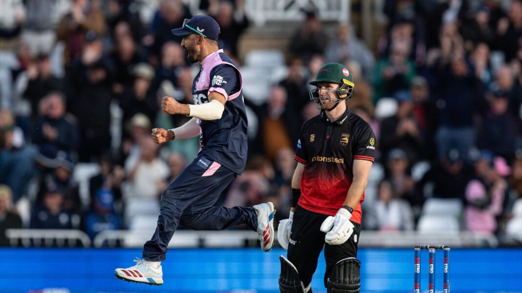 Middlesex's Zafar Gohan celebrates after Leicestershire's Nick Kelly (right) is dismissed