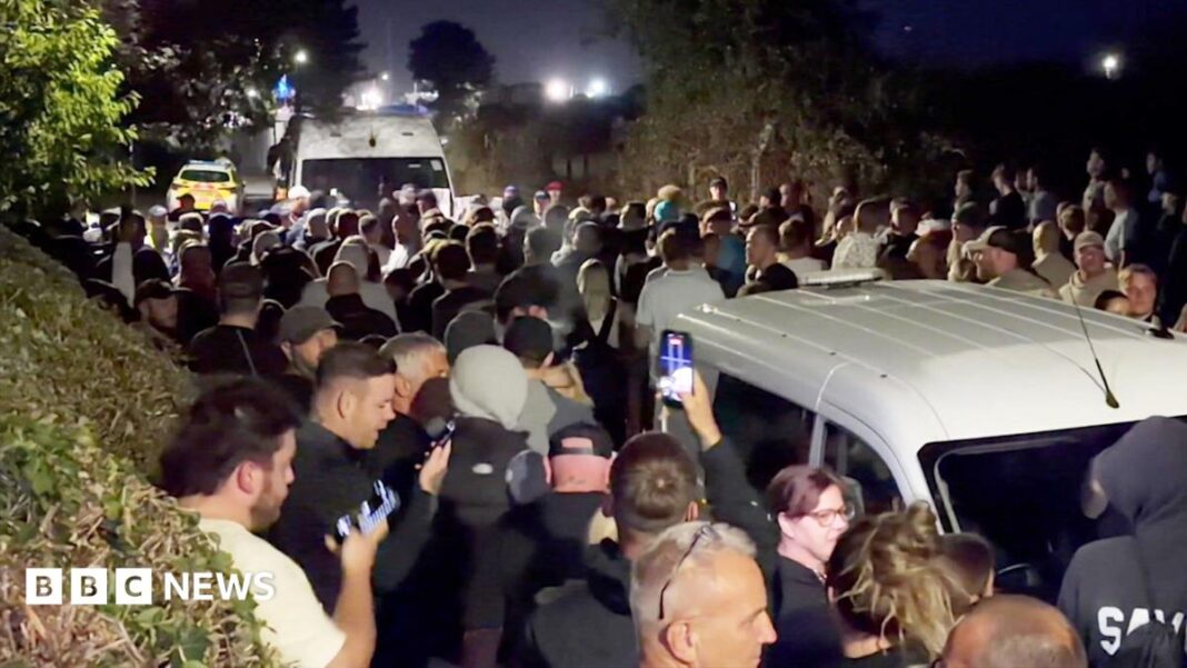 Watch: Anti-migrant boat protesters block roads in Portsmouth image
