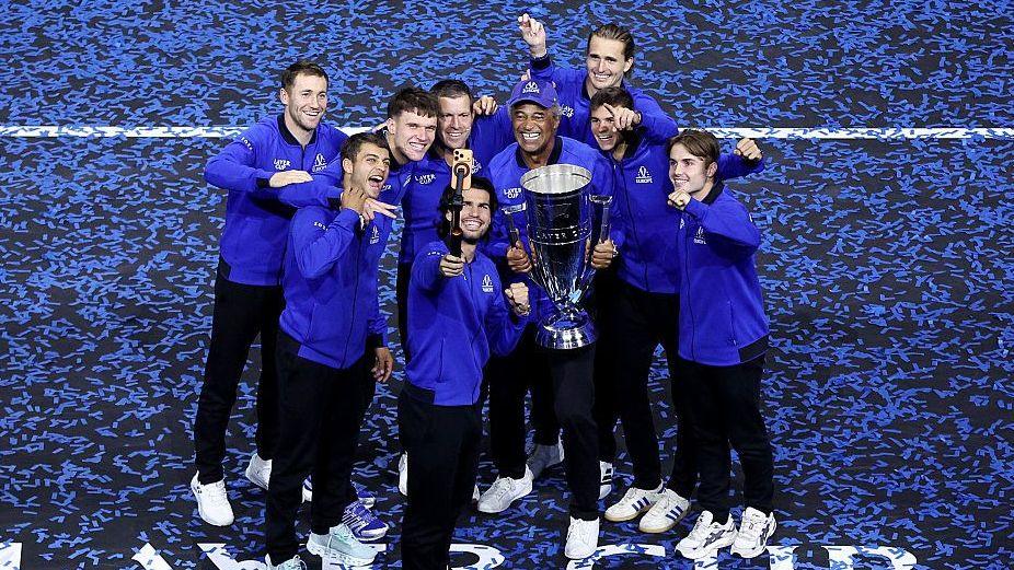 Team Europe including Carlos Alcaraz take a selfie with the Laver Cup