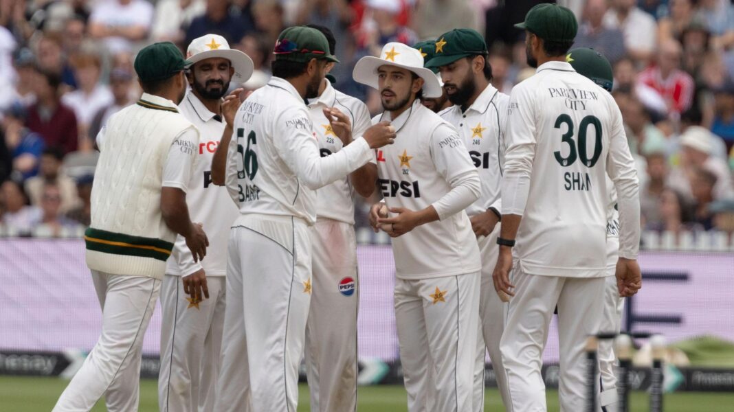 England demolish Pakistan to take charge of Test Pakistan cricket team celebrate a wicket