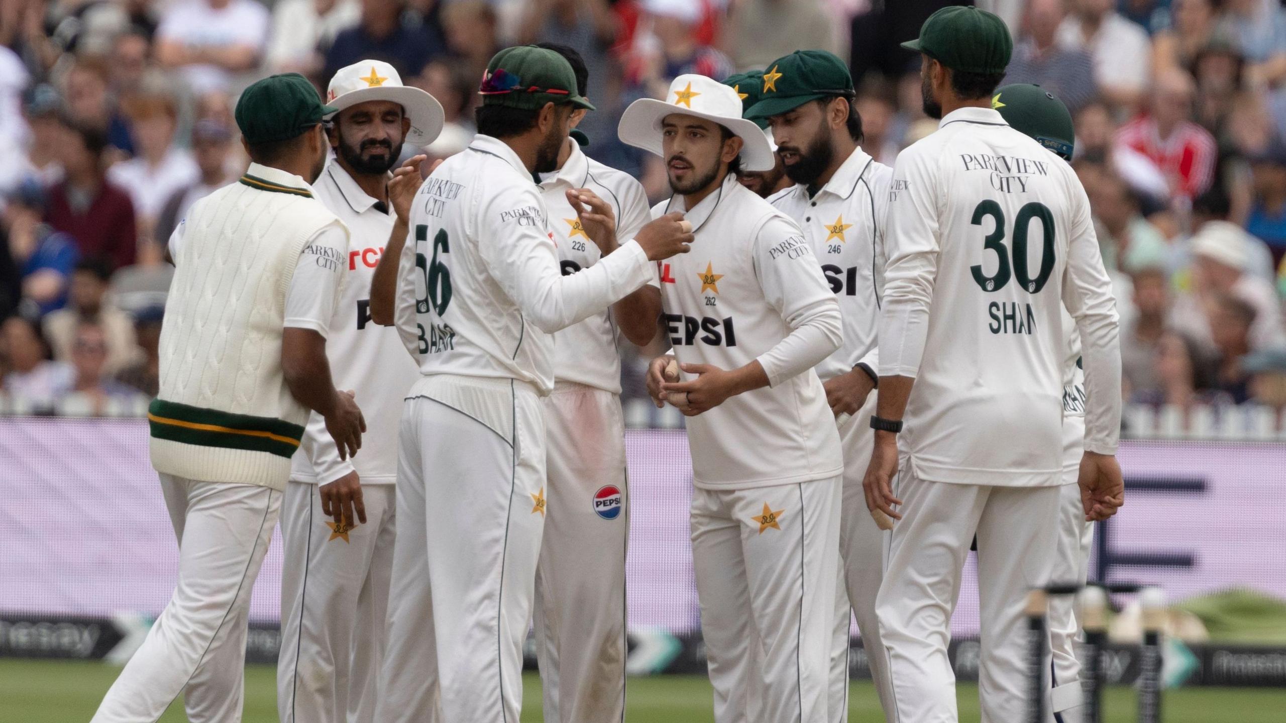Pakistan cricket team celebrate a wicket