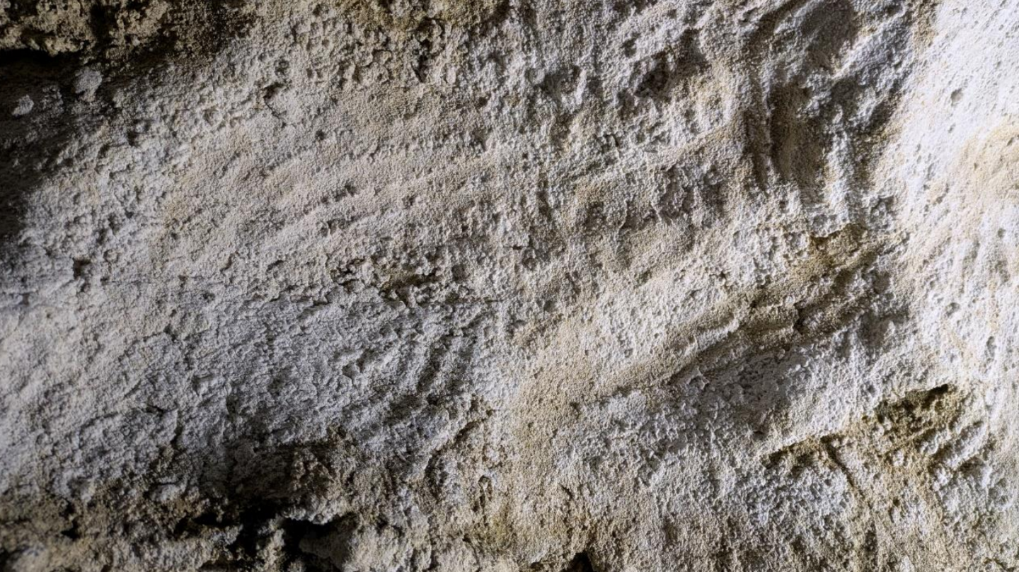 Concentric semicircles in now-hardened clay, flutings appear like the dirty smudges on a smartphone screen after swiping. They have a child-like appearance of rays emitting from a sun