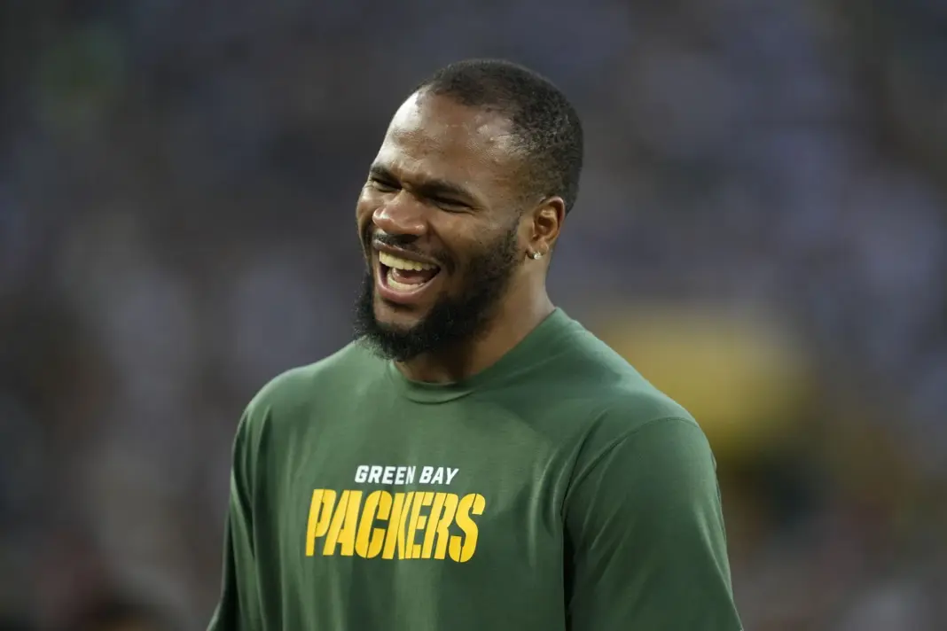 “Watched you join in on the Green Bay sucks chants”: NFL fans react to Micah Parsons attending Kanye West concert in Chicago “Watched you join in on the Green Bay sucks chants”: NFL fans react to Micah Parsons attending Kanye West concert in Chicago