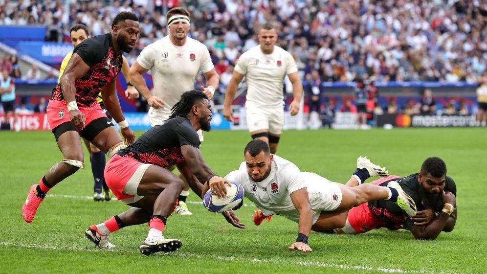 Joe Marchant scores a try against Fiji