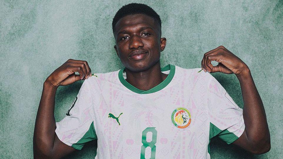 Lamine Camara pinches his shirt