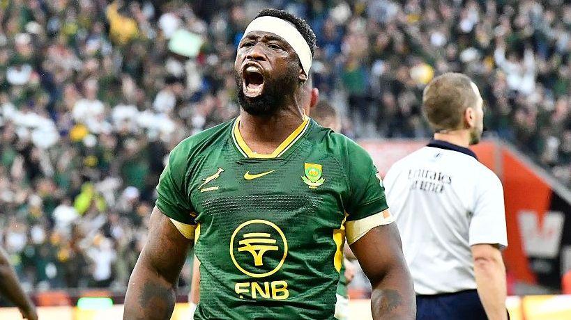 Siya Kolisi celebrates scoring a try