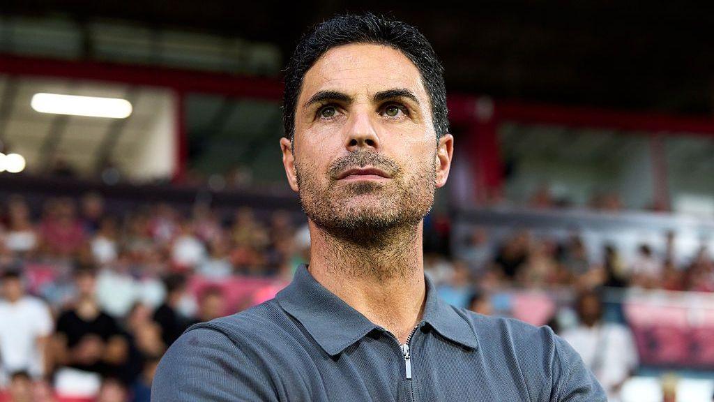 Mikel Arteta pictured on the touchline looking into the distance