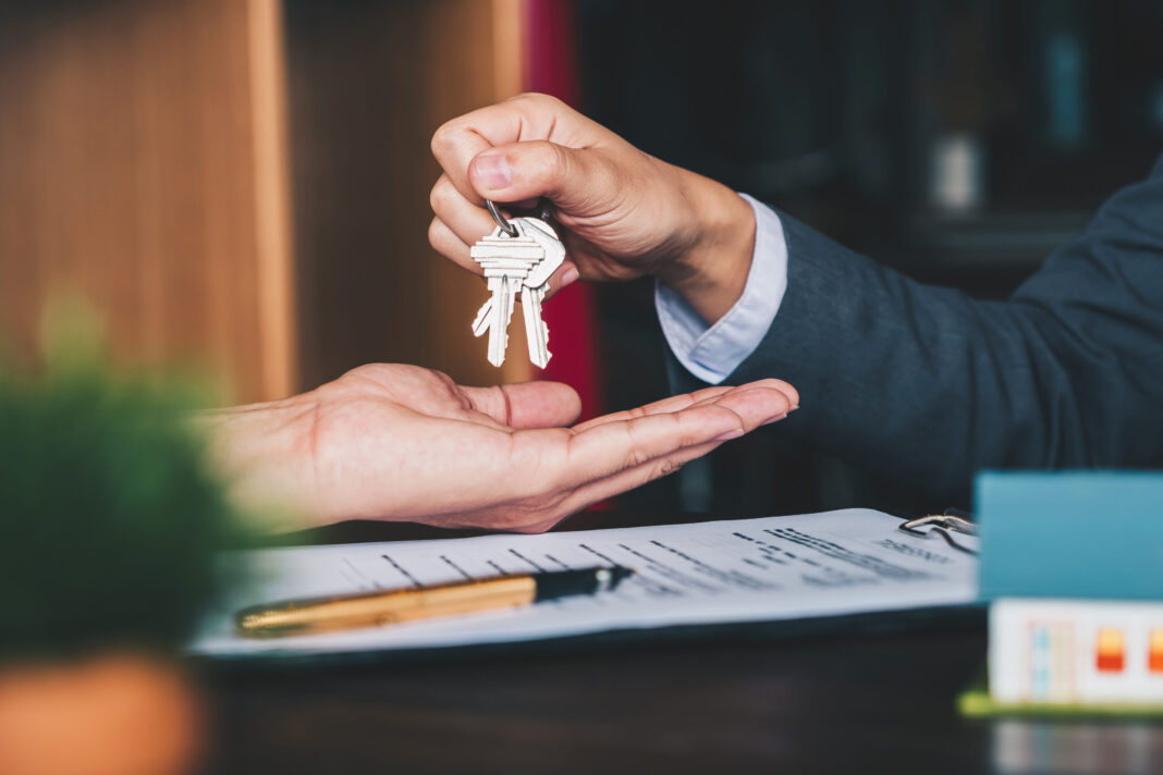 How to negotiate a commercial lease – tips for negotiating with a landlord image