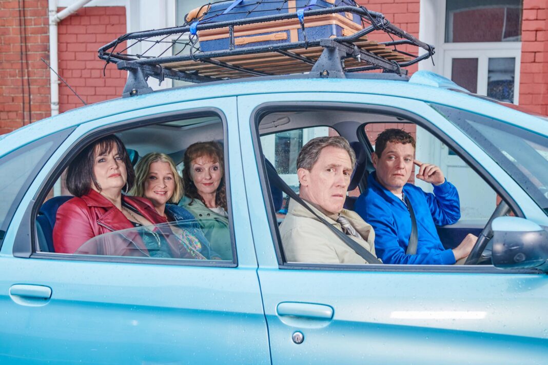 Nessa (Ruth Jones), Stacey (Joanna Page), Gwen (Melanie Walters), Uncle Bryn (Rob Brydon) and Gavin (Mathew Horne)
