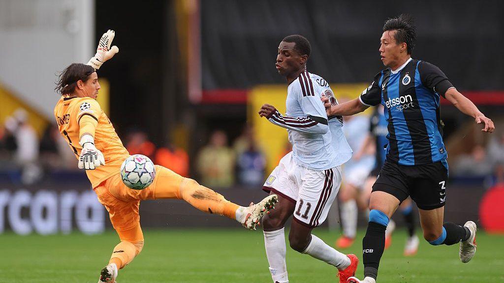Nicolas Jackson beats Yann Sommer